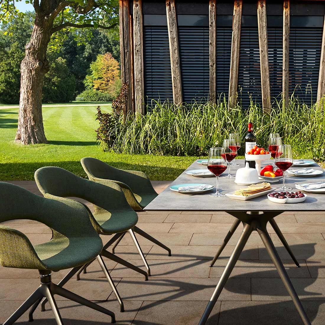 Best Beyond Sisters Friend Gartentisch 180x90cm Stahl/HPL Anthrazit/Zement 2 Best Beyond Sisters Friend Gartentisch 180x90cm Stahl/HPL Anthrazit/Zement – Bild 2