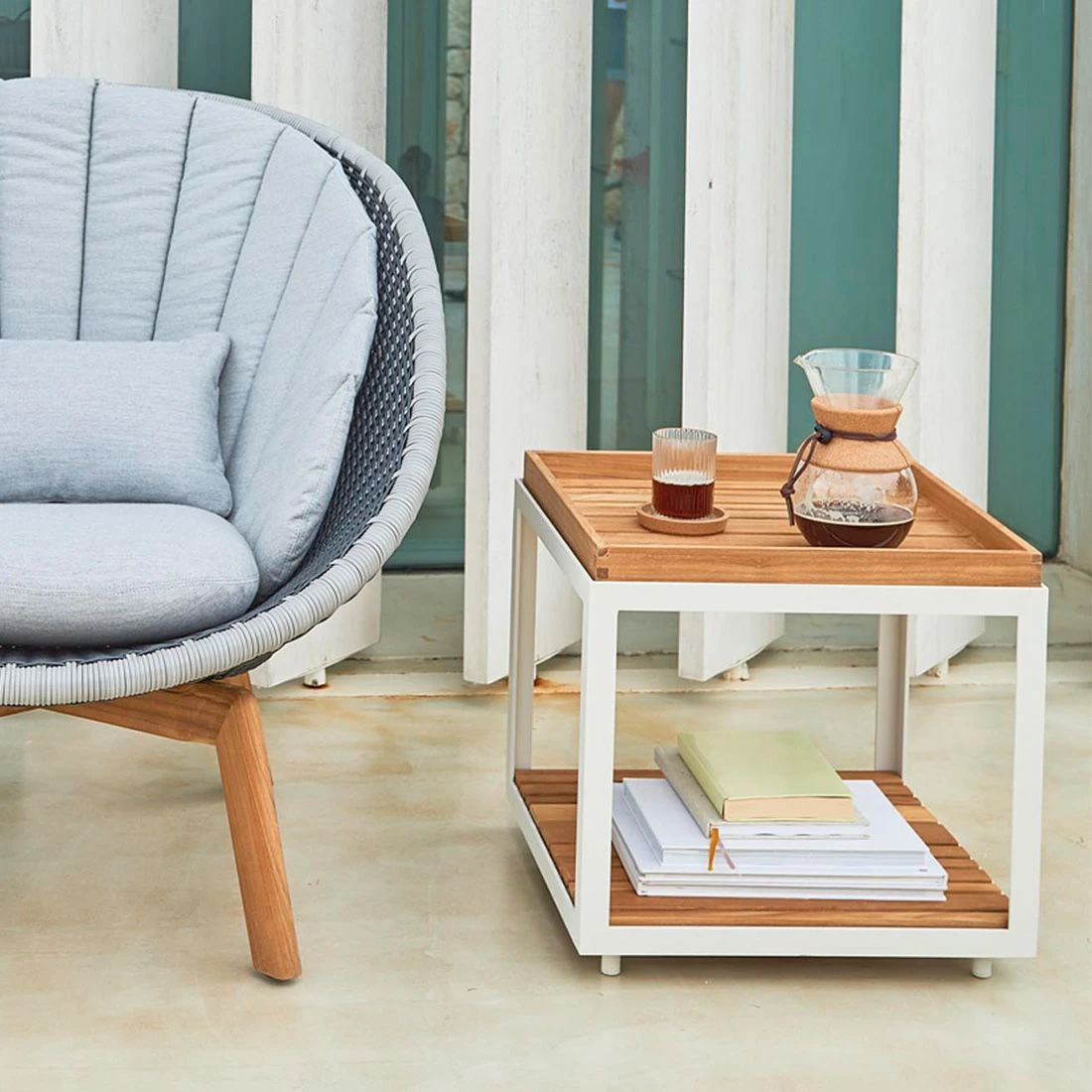 Cane-Line Level Beistelltisch 48x48cm Aluminium/Teak White/Natur 2 Cane-Line Level Beistelltisch 48x48cm Aluminium/Teak White/Natur – Bild 2