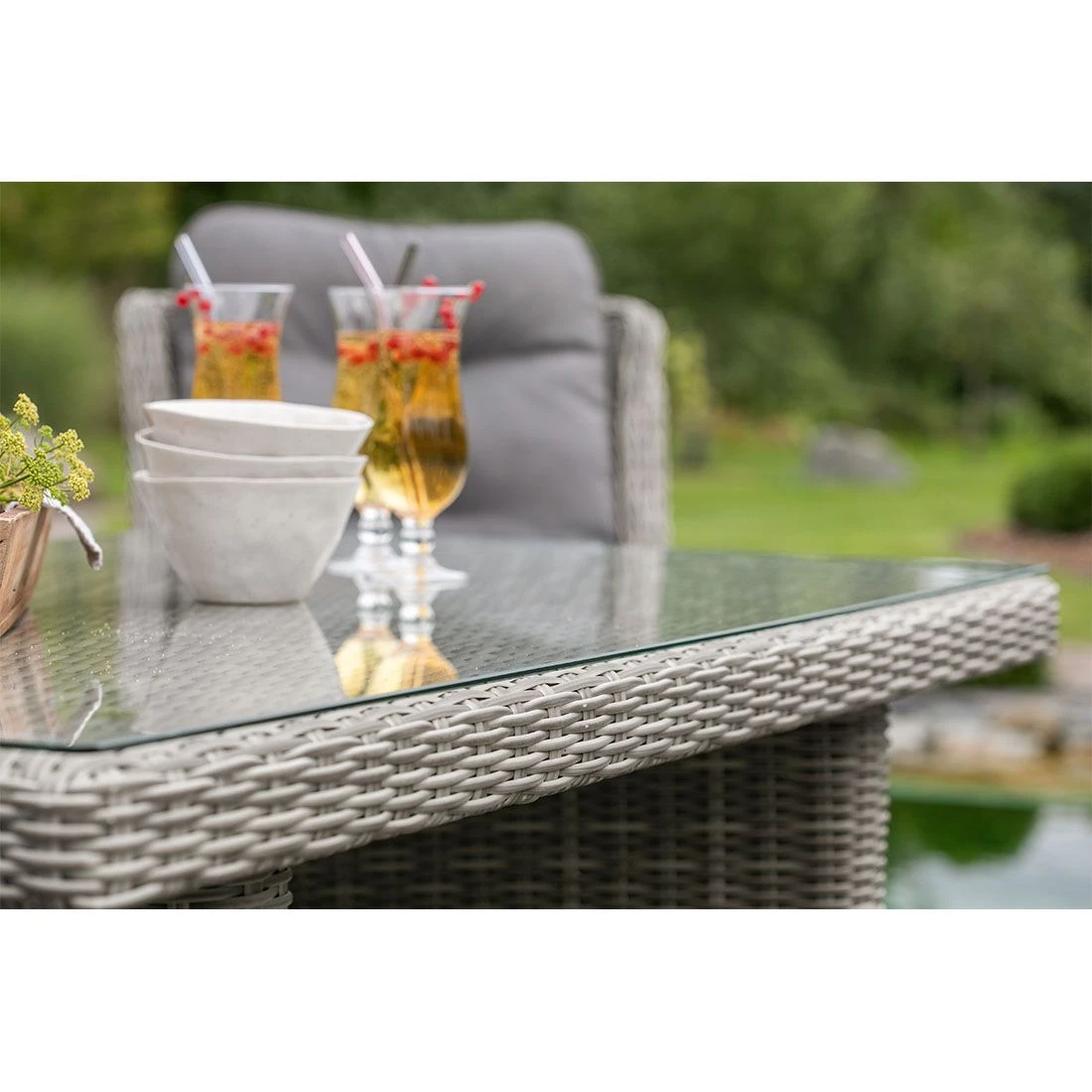 DeVries Salou Gartentisch Aluminium/Spraystone Old White/Grau 2 DeVries Salou Gartentisch Aluminium/Spraystone Old White/Grau – Bild 2