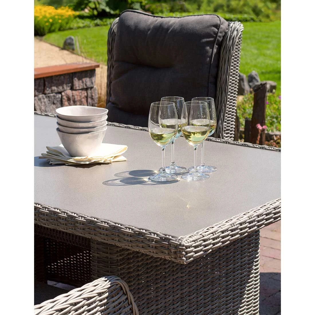 DeVries Salou Gartentisch Aluminium/Spraystone Old White/Grau 3 DeVries Salou Gartentisch Aluminium/Spraystone Old White/Grau – Bild 3