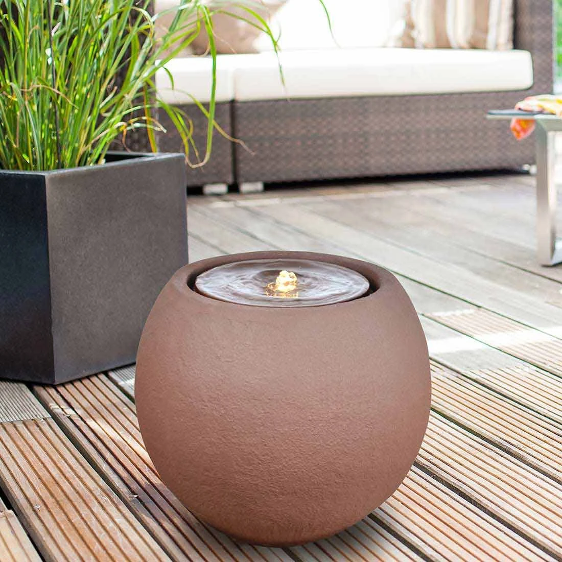 Heissner Ball LED Gartenbrunnen Polystone Rostfarben 2 Heissner Ball LED Gartenbrunnen Polystone Rostfarben – Bild 2