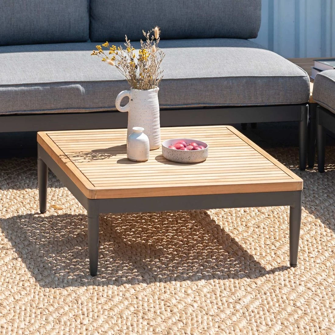 LifestyleGarden Topaz Loungetisch 80x80cm Aluminium/Teakholz Magnesium Grau/Teak 1 LifestyleGarden Topaz Loungetisch 80x80cm Aluminium/Teakholz Magnesium Grau/Teak