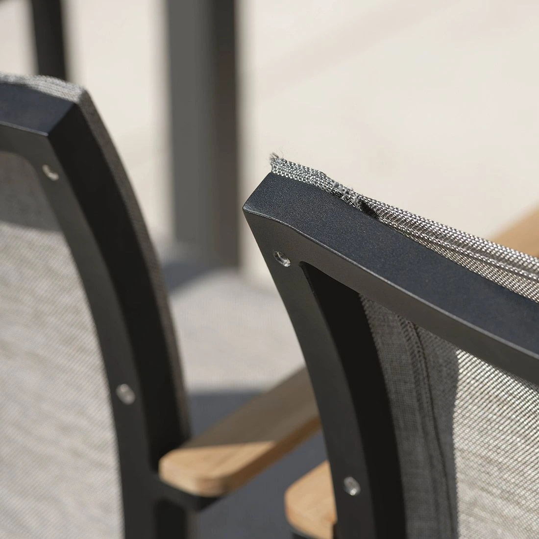 Stern Tilo Dining Stapelsessel Aluminium/Textilene Schwarz Matt/Leinen Grau 9 Stern Tilo Dining Stapelsessel Aluminium/Textilene Schwarz Matt/Leinen Grau – Bild 9