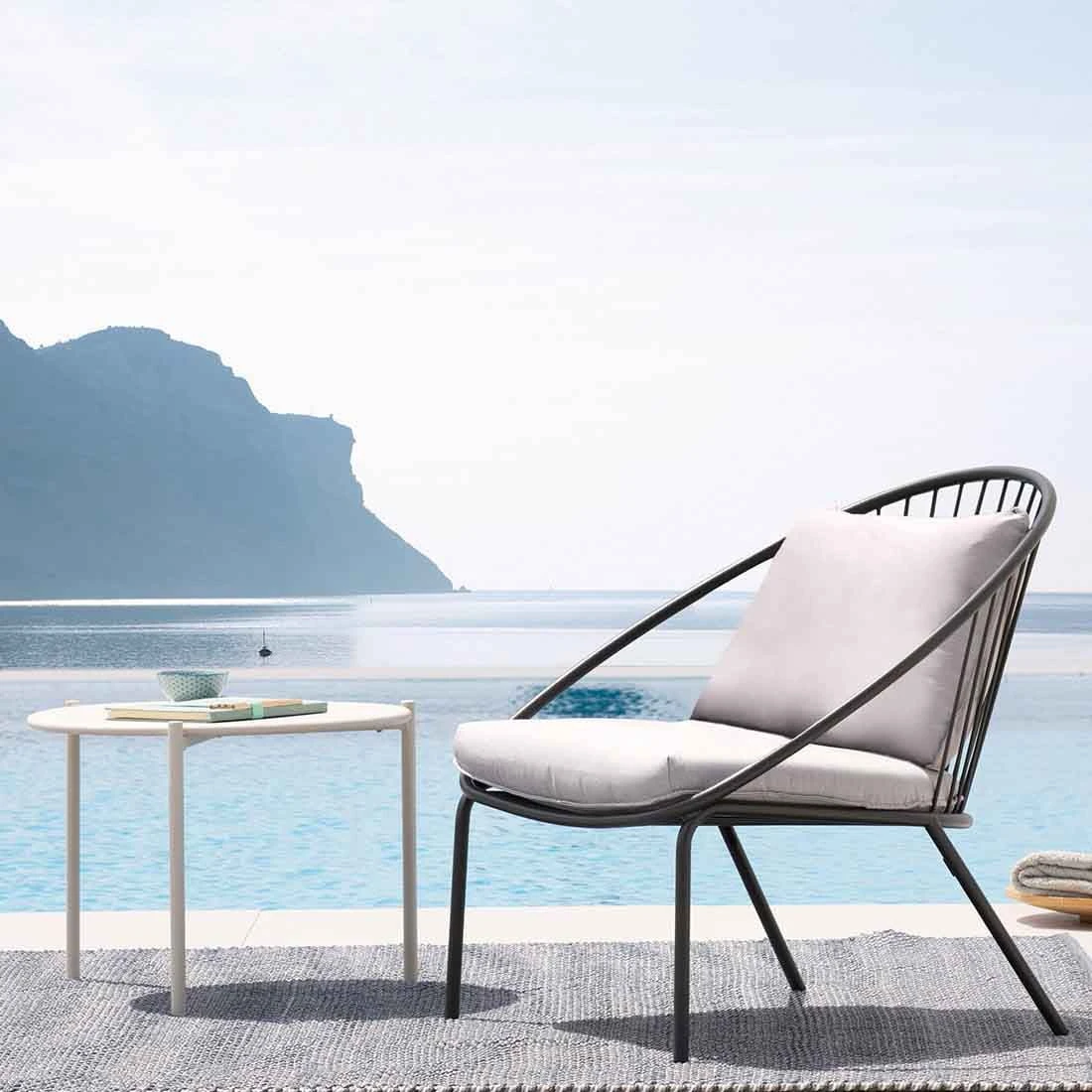 Vermobil Aria Loungetisch Ø60cm Stahl Matt Weiß 2 Vermobil Aria Loungetisch Ø60cm Stahl Matt Weiß – Bild 2